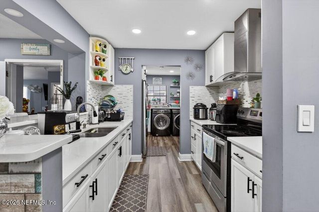 5656 FARGO Drive N, Jacksonville, FL 32207