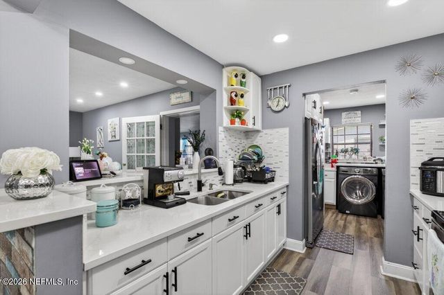 5656 FARGO Drive N, Jacksonville, FL 32207