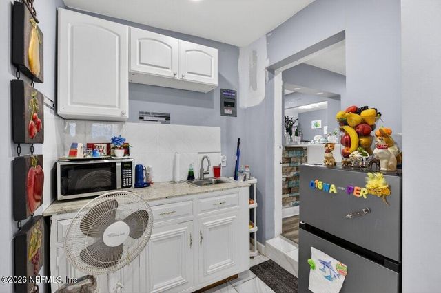 5656 FARGO Drive N, Jacksonville, FL 32207