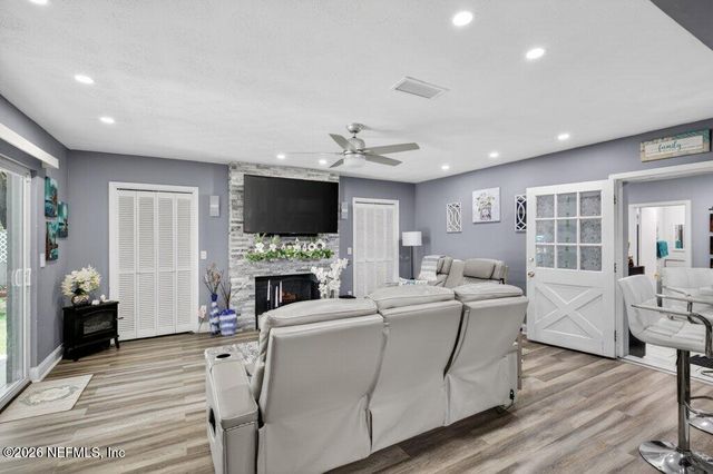 5656 FARGO Drive N, Jacksonville, FL 32207