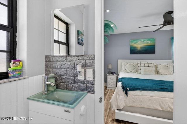 5656 FARGO Drive N, Jacksonville, FL 32207