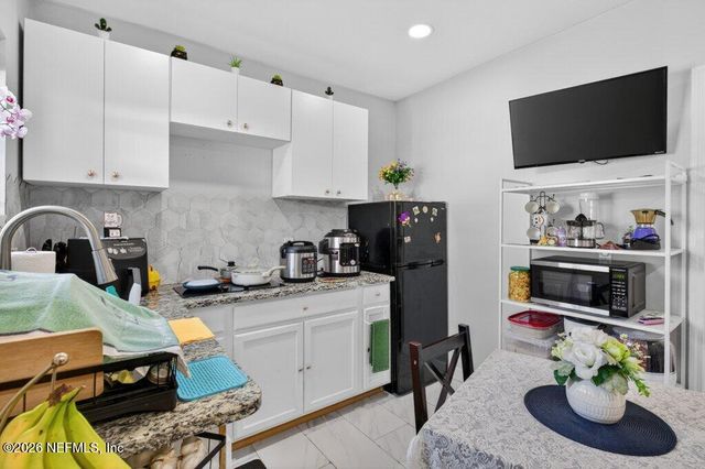 5656 FARGO Drive N, Jacksonville, FL 32207