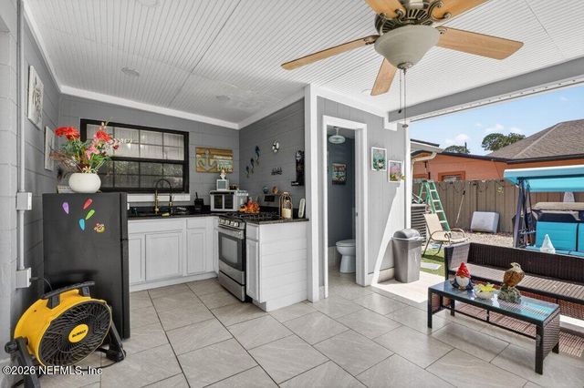 5656 FARGO Drive N, Jacksonville, FL 32207