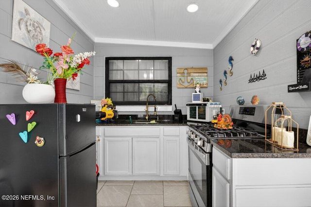 5656 FARGO Drive N, Jacksonville, FL 32207