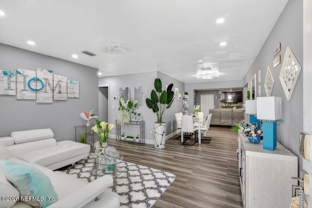 5656 FARGO Drive N, Jacksonville, FL 32207