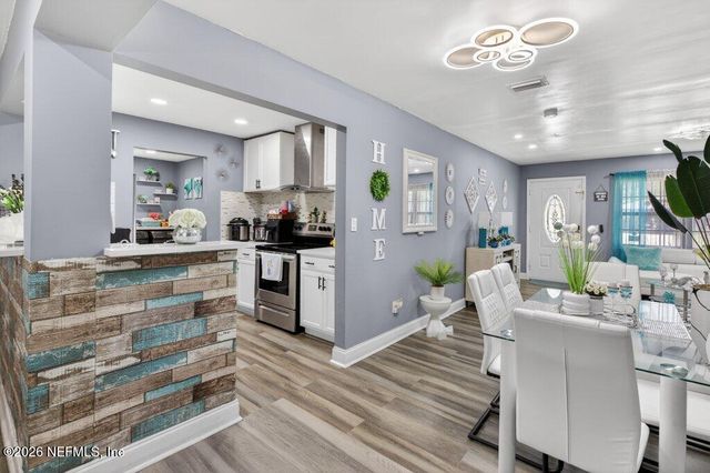 5656 FARGO Drive N, Jacksonville, FL 32207