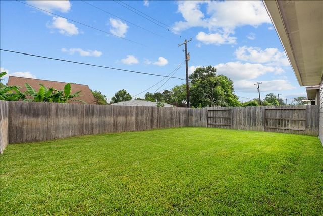 125 Austin Road, Angleton, TX 77515