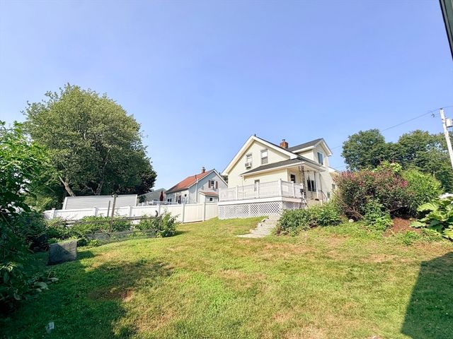 22 Pelican Ave, Worcester, MA 01605