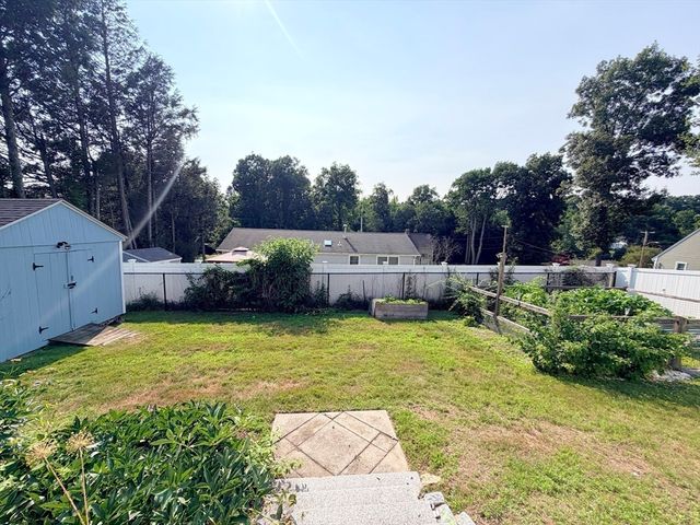 22 Pelican Ave, Worcester, MA 01605