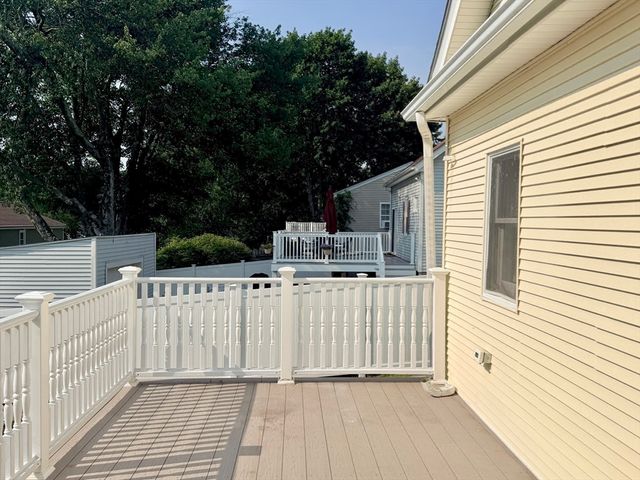 22 Pelican Ave, Worcester, MA 01605