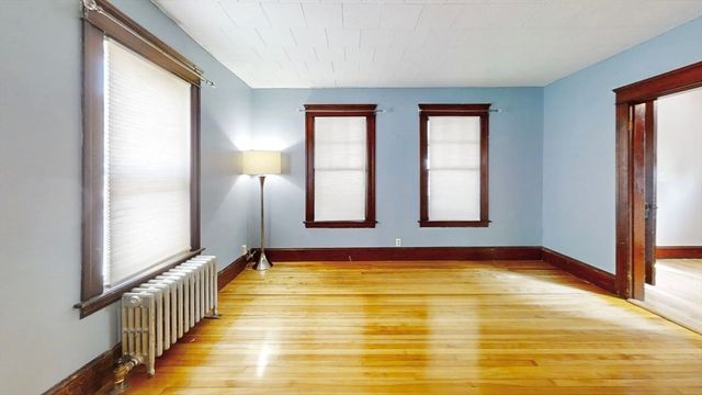 22 Pelican Ave, Worcester, MA 01605