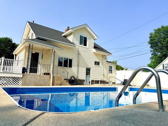 22 Pelican Ave, Worcester, MA 01605
