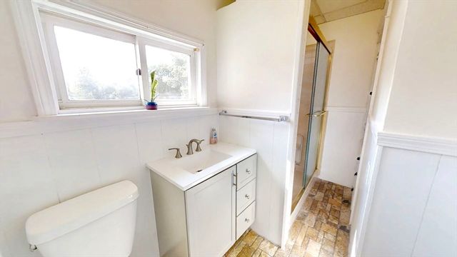 22 Pelican Ave, Worcester, MA 01605