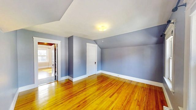 22 Pelican Ave, Worcester, MA 01605