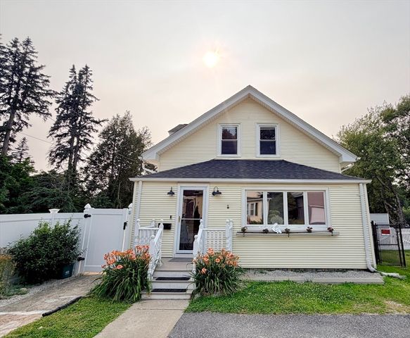 22 Pelican Ave, Worcester, MA 01605