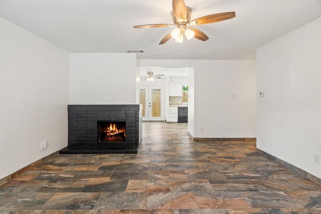 2406 Berkeley Ave B, Austin, TX 78745