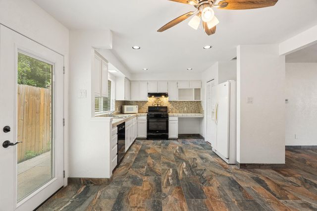 2406 Berkeley Ave B, Austin, TX 78745