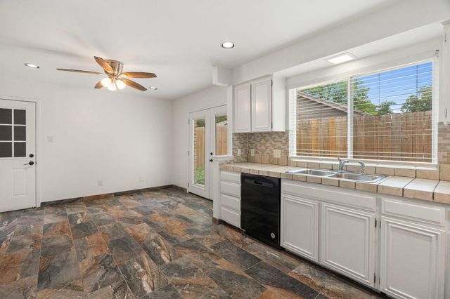 2406 Berkeley Ave B, Austin, TX 78745