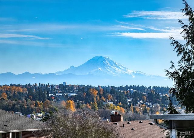 705 S 208th Street, Des Moines, WA 98198