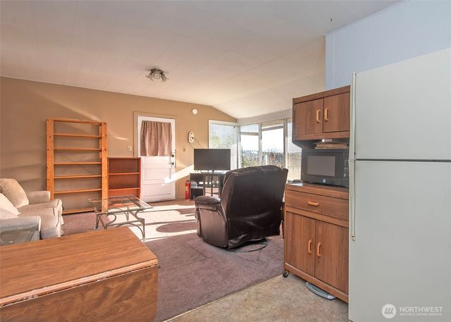 705 S 208th Street, Des Moines, WA 98198