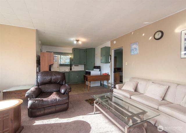 705 S 208th Street, Des Moines, WA 98198