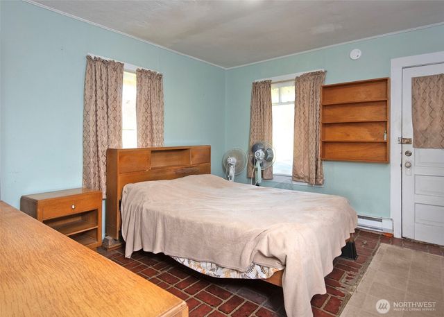 705 S 208th Street, Des Moines, WA 98198