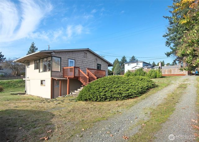 705 S 208th Street, Des Moines, WA 98198