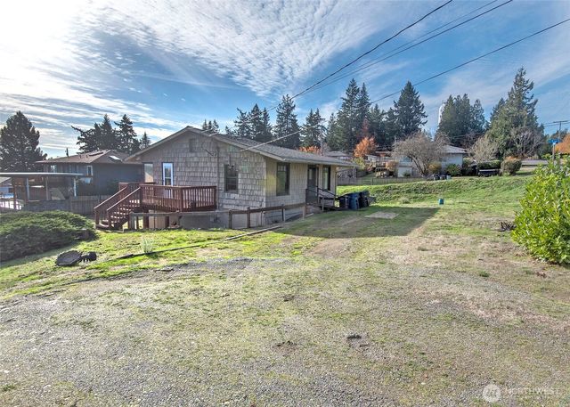 705 S 208th Street, Des Moines, WA 98198