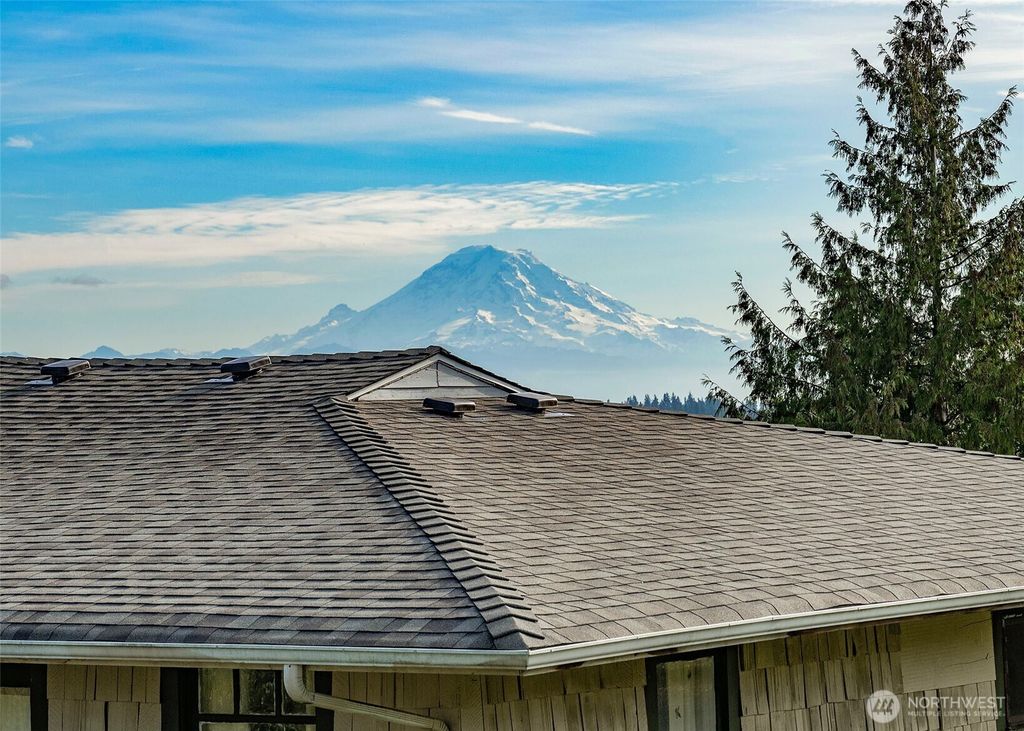 705 S 208th Street, Des Moines, WA 98198