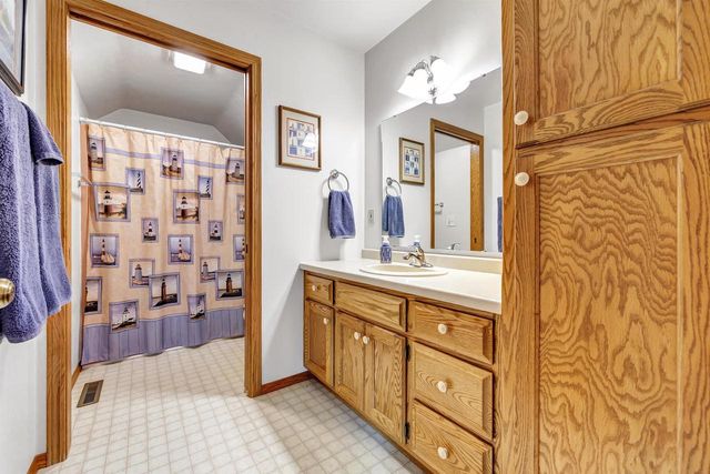 427 N 18TH AVENUE, Sturgeon Bay, WI 54235