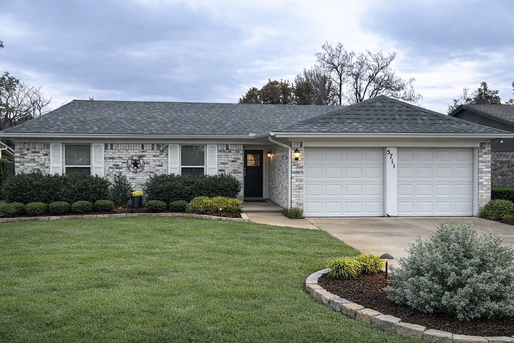 5711 Shady Hill Lane, Arlington, TX 76016
