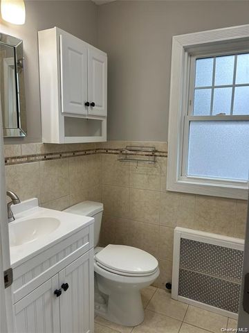 248-15 89th Avenue 2nd Fl, Bellerose, NY 11426