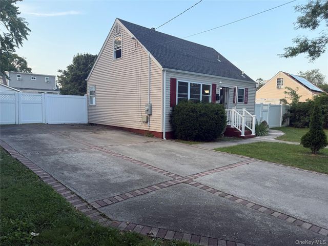 51 E Cedar Street, Central Islip, NY 11722