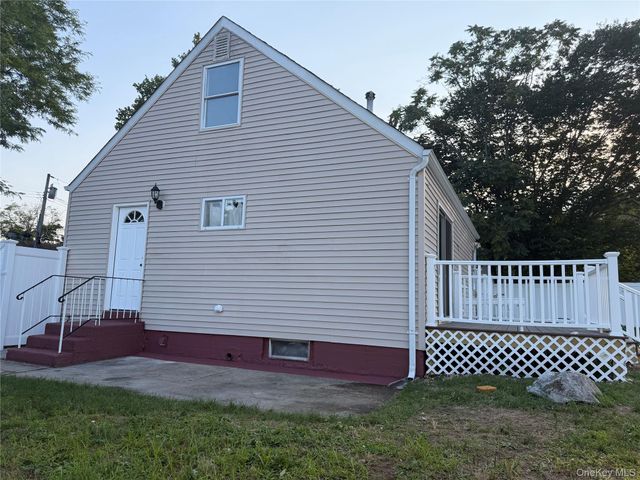 51 E Cedar Street, Central Islip, NY 11722
