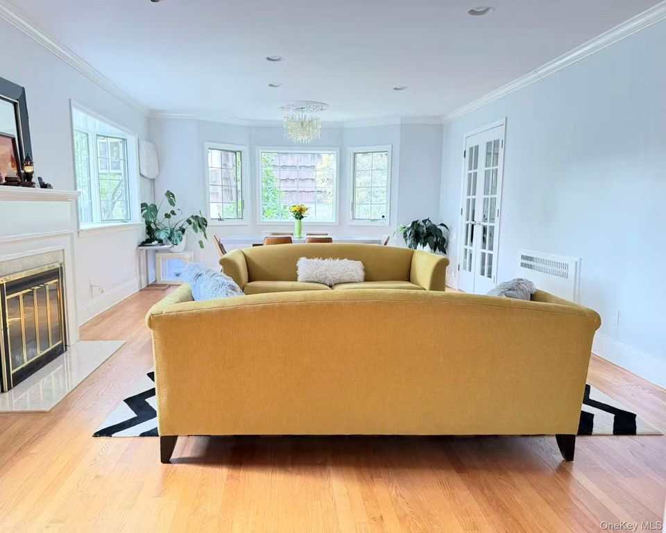 11 W Terrace Road, Great Neck, NY 11021 — photo 2