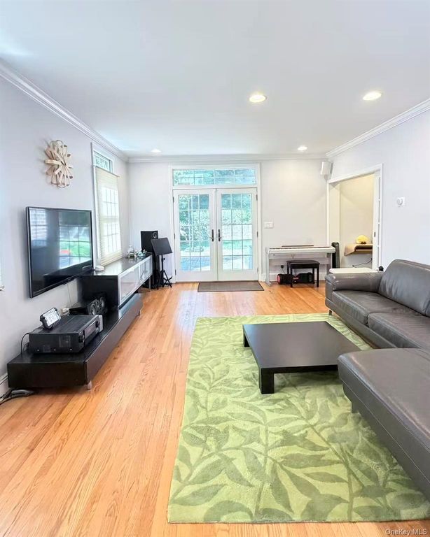 11 W Terrace Road, Great Neck, NY 11021 — photo 5