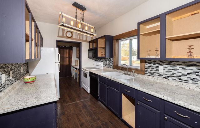 222 6th Street NE, Hillsboro, ND 58045