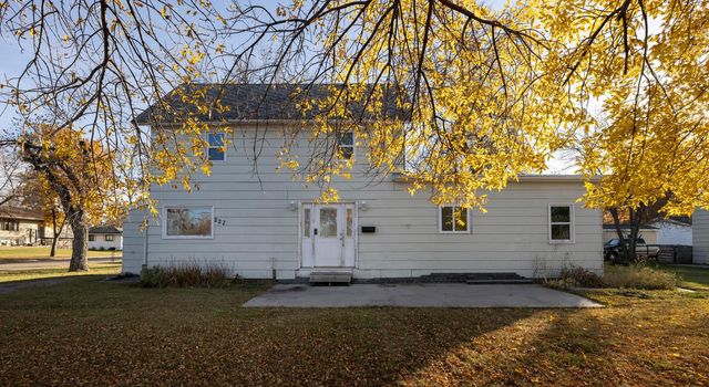 222 6th Street NE, Hillsboro, ND 58045