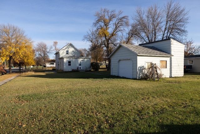 222 6th Street NE, Hillsboro, ND 58045