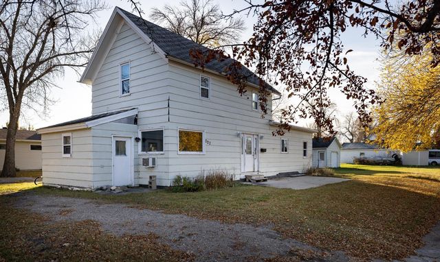 222 6th Street NE, Hillsboro, ND 58045