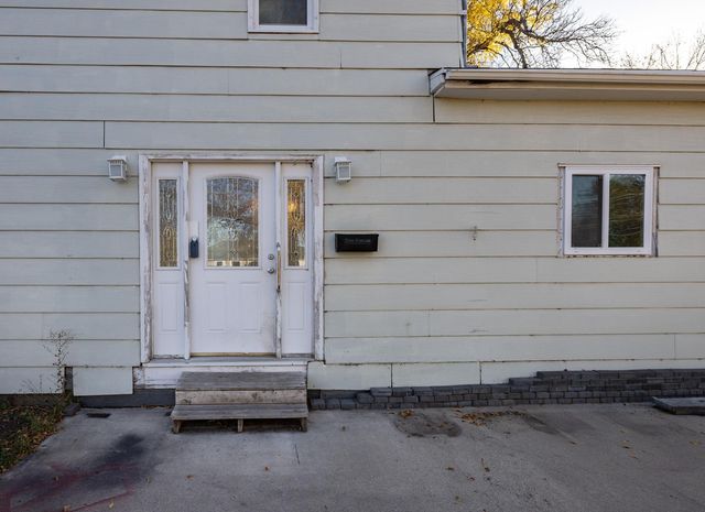 222 6th Street NE, Hillsboro, ND 58045