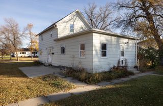 222 6th Street NE, Hillsboro, ND 58045