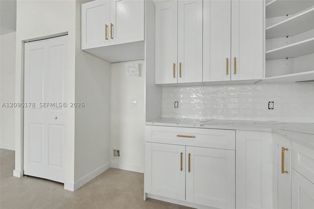 2960 NW 24th Ave, Oakland Park, FL 33311