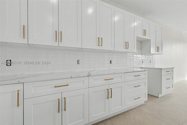 2960 NW 24th Ave, Oakland Park, FL 33311