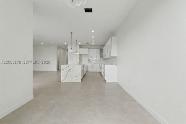 2960 NW 24th Ave, Oakland Park, FL 33311