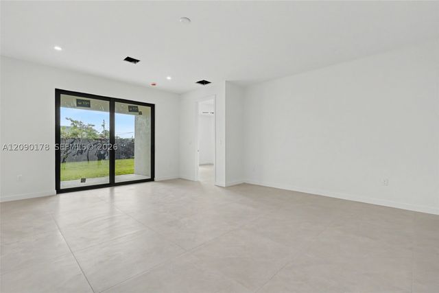 2960 NW 24th Ave, Oakland Park, FL 33311