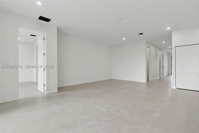 2960 NW 24th Ave, Oakland Park, FL 33311
