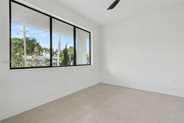 2960 NW 24th Ave, Oakland Park, FL 33311