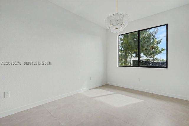 2960 NW 24th Ave, Oakland Park, FL 33311