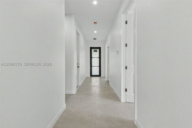 2960 NW 24th Ave, Oakland Park, FL 33311